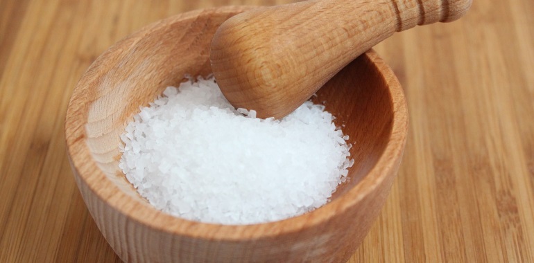 soľ v nádobe